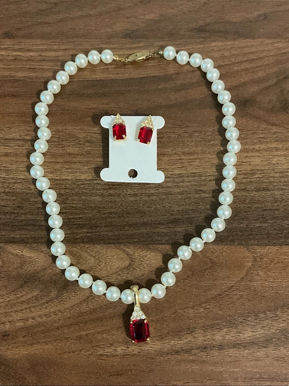 Pearl Necklace & Earrings in White & Red Like New